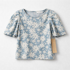 0229 NWT BILLY T Size Medium soft denim shirt covered with white daisies.